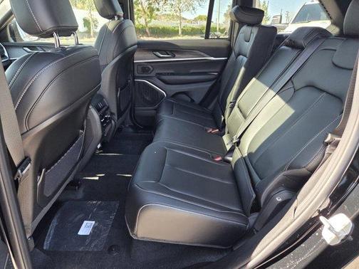 Diamond Black 2026 Jeep Grand Cherokee Limited