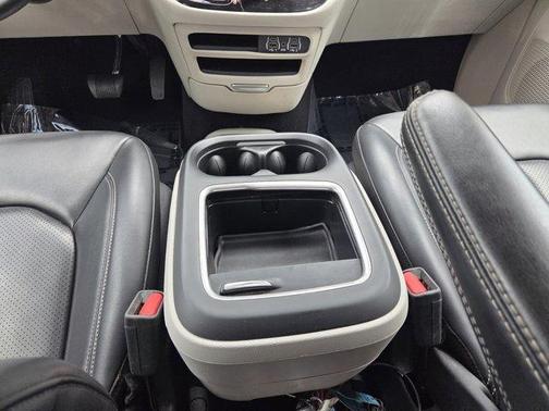 Bright White Clearcoat 2023 Chrysler Pacifica Touring-L