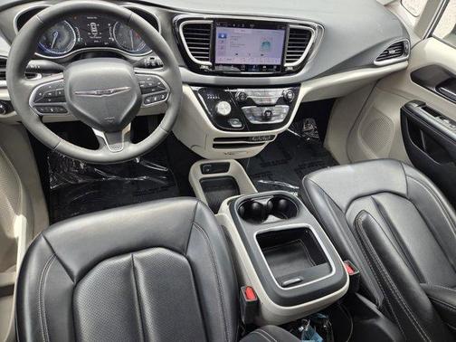 Bright White Clearcoat 2023 Chrysler Pacifica Touring-L
