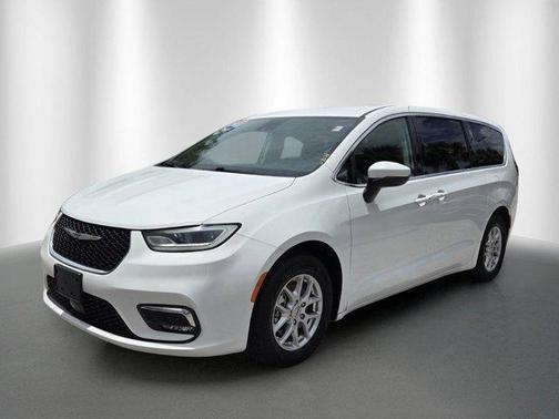 Bright White Clearcoat 2023 Chrysler Pacifica Touring-L
