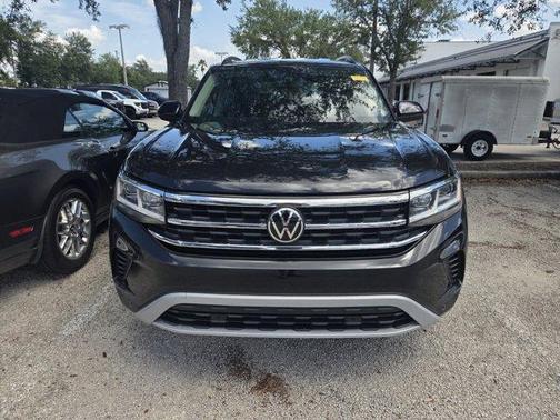 Deep Black Pearl Effect 2022 Volkswagen Atlas 3.6L SE w/Technology