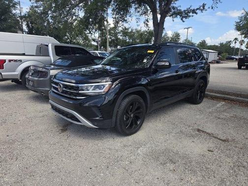 Deep Black Pearl Effect 2022 Volkswagen Atlas 3.6L SE w/Technology
