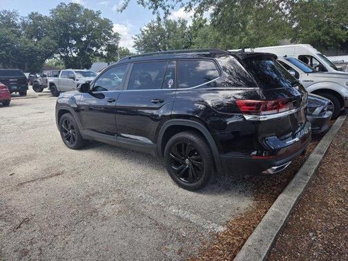 Deep Black Pearl Effect 2022 Volkswagen Atlas 3.6L SE w/Technology