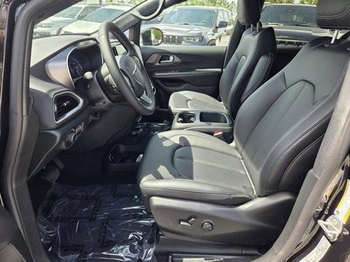 Diamond Black 2026 Chrysler Voyager LX