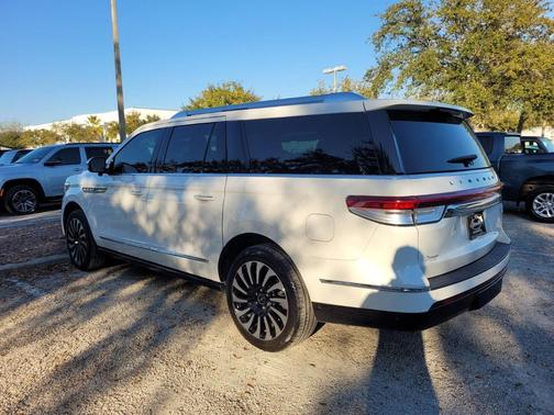 2022 Lincoln Navigator L Black Label