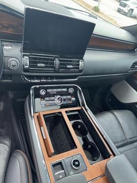 2022 Lincoln Navigator L Black Label