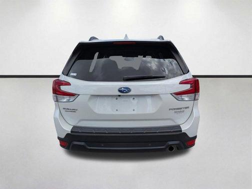 Crystal White Pearl 2021 Subaru Forester Limited