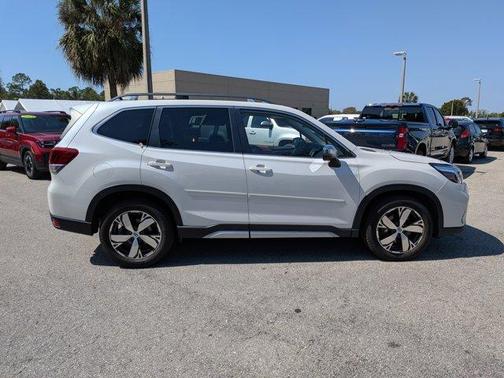 Crystal White Pearl 2021 Subaru Forester Touring
