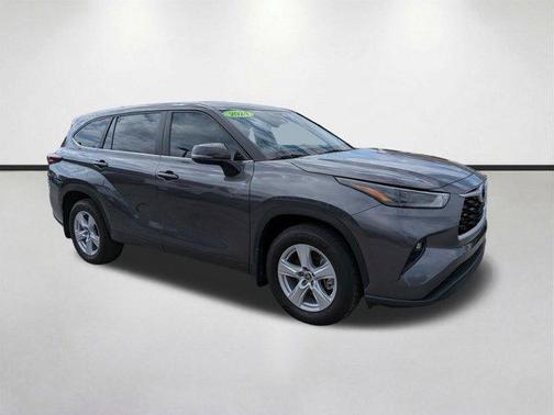 Magnetic Gray Metallic 2024 Toyota Highlander LE