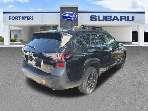 Crystal Black Silica 2024 Subaru Outback Wilderness