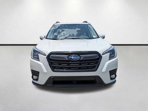 Crystal White Pearl 2023 Subaru Forester Limited
