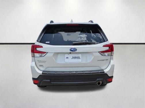 Crystal White Pearl 2023 Subaru Forester Limited