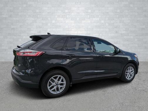2021 Ford Edge SE