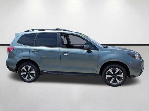 Jasmine Green Metallic 2018 Subaru Forester 2.5i Premium