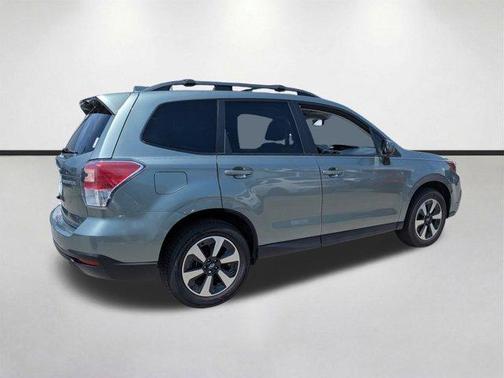 Jasmine Green Metallic 2018 Subaru Forester 2.5i Premium
