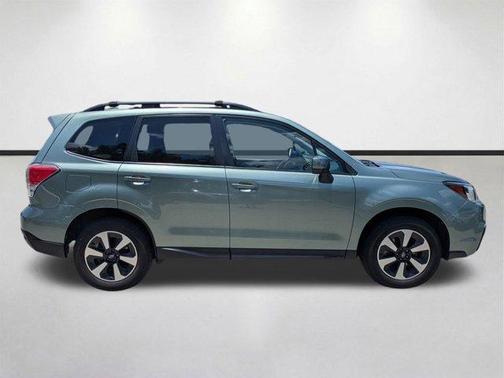 Jasmine Green Metallic 2018 Subaru Forester 2.5i Premium