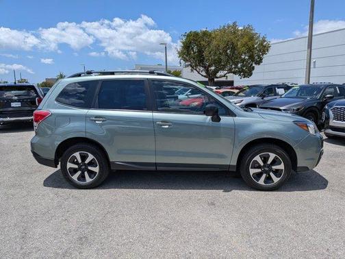 Jasmine Green Metallic 2018 Subaru Forester 2.5i