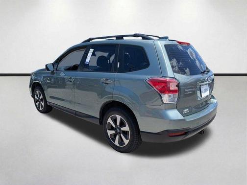 Jasmine Green Metallic 2018 Subaru Forester 2.5i