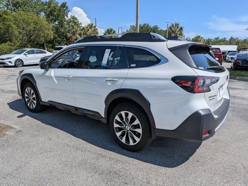 Crystal White Pearl 2023 Subaru Outback Touring XT