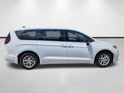 2024 Chrysler Pacifica Touring-L