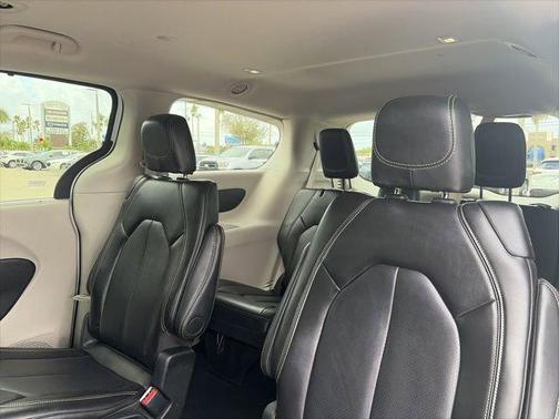 2024 Chrysler Pacifica Touring-L