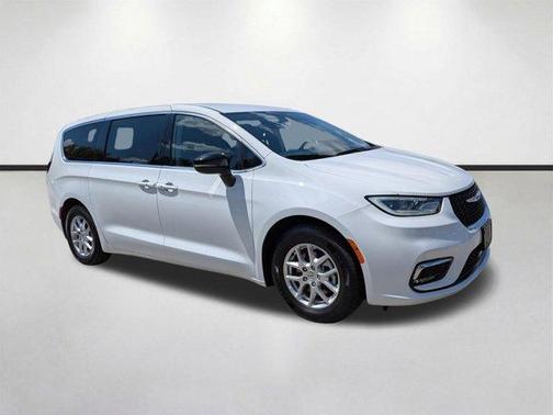 2024 Chrysler Pacifica Touring-L