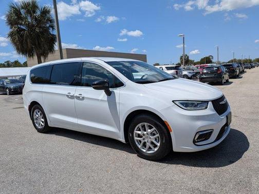 2024 Chrysler Pacifica Touring-L