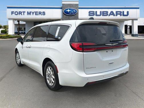 2024 Chrysler Pacifica Touring-L