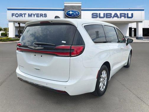 2024 Chrysler Pacifica Touring-L