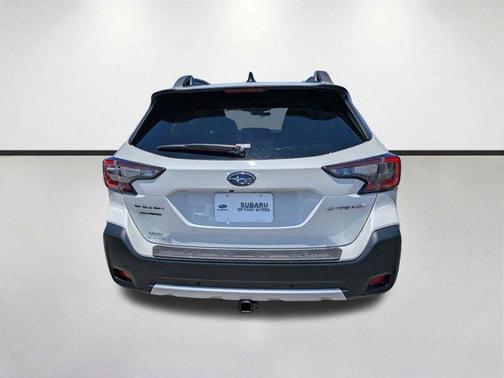Crystal White Pearl 2024 Subaru Outback Limited