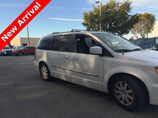 2016 Chrysler Town & Country Touring