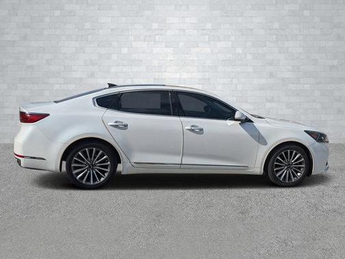 2017 Kia Cadenza Technology
