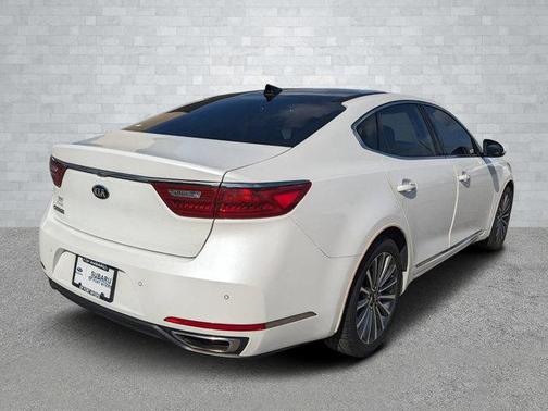 2017 Kia Cadenza Technology
