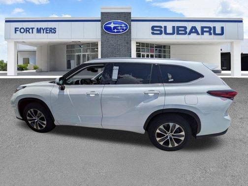 Blizzard Pearl 2021 Toyota Highlander XLE