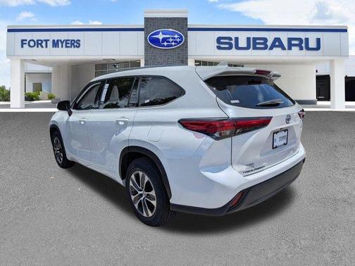 Blizzard Pearl 2021 Toyota Highlander XLE