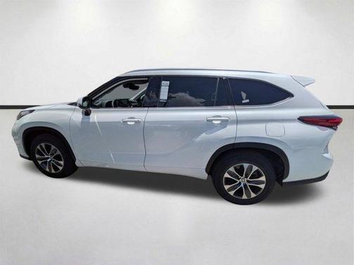Blizzard Pearl 2021 Toyota Highlander XLE
