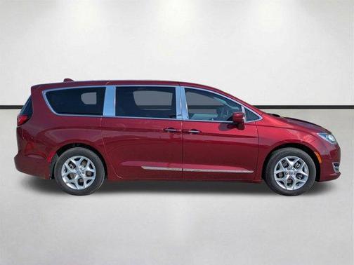 Velvet Red Pearlcoat 2018 Chrysler Pacifica Touring Plus