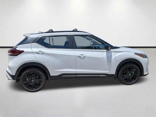 Aspen White 2022 Nissan Kicks SR