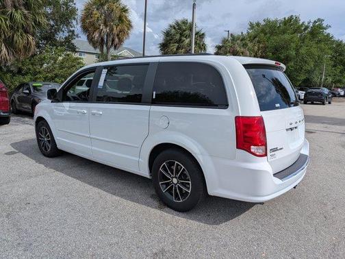 White Knuckle Clearcoat 2017 Dodge Grand Caravan GT