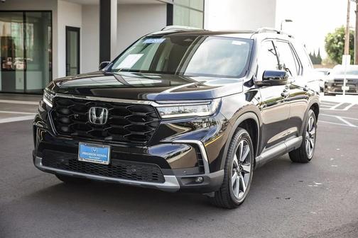 Crystal Black Pearl 2025 Honda Pilot Touring 8-Passenger