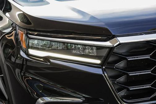 Crystal Black Pearl 2025 Honda Pilot Touring 8-Passenger