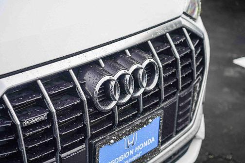 2024 Audi Q3 Premium 45 TFSI S line quattro Tiptronic