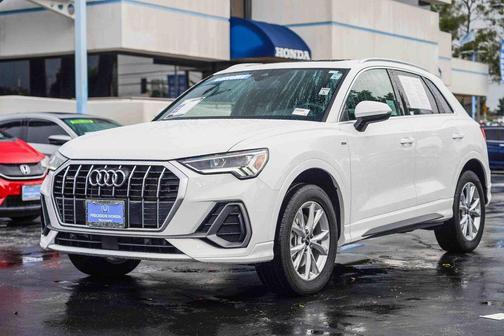 2024 Audi Q3 Premium 45 TFSI S line quattro Tiptronic