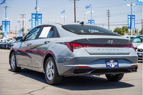 2021 Hyundai ELANTRA SE