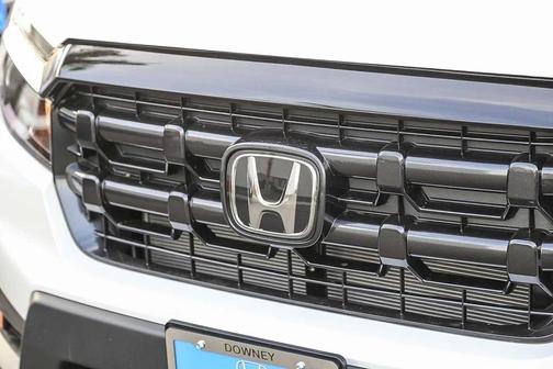 Platinum White Pearl 2026 Honda Ridgeline Sport