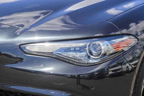 Vulcano Black Metallic 2023 Alfa Romeo Giulia Veloce RWD