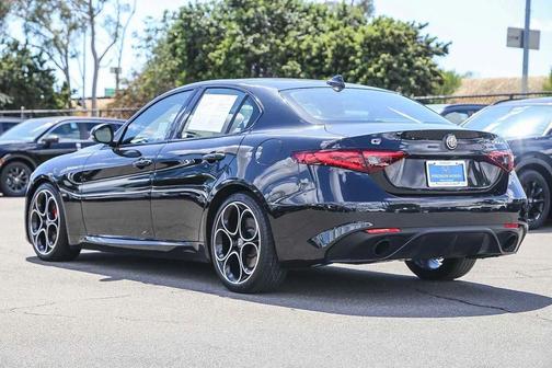 Vulcano Black Metallic 2023 Alfa Romeo Giulia Veloce RWD