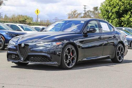 Vulcano Black Metallic 2023 Alfa Romeo Giulia Veloce RWD