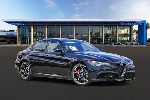 Vulcano Black Metallic 2023 Alfa Romeo Giulia Veloce RWD