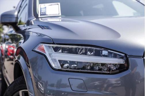 2017 Volvo XC90 T6 Momentum
